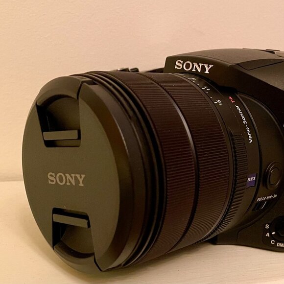 Sony RX10 Mark IV - Professional Camera - Picture 8 of 8